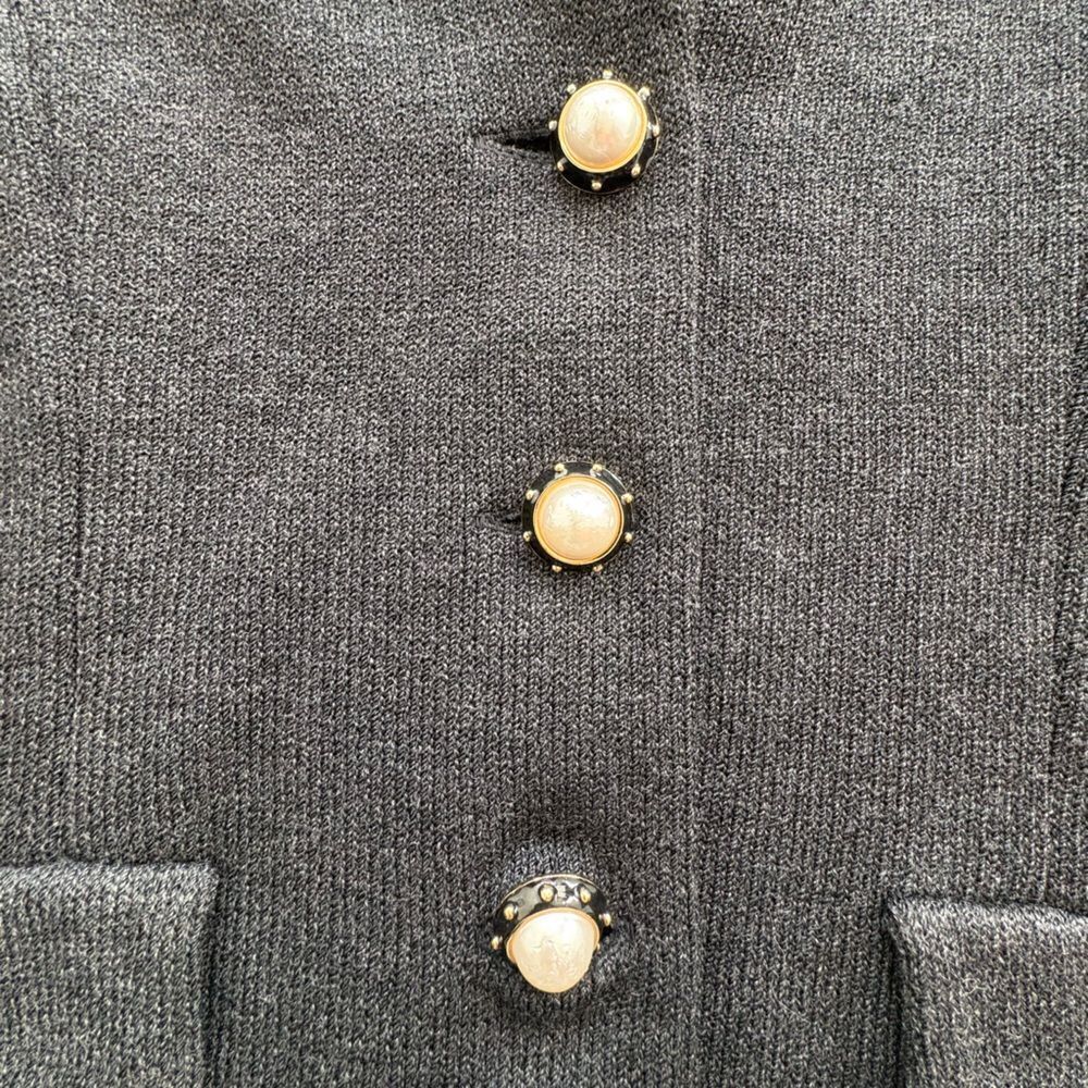 St. John Gray Knit Santana Blazer Jacket Women’s Size 6 Pearl Enamel Buttons USA - Picture 6 of 7